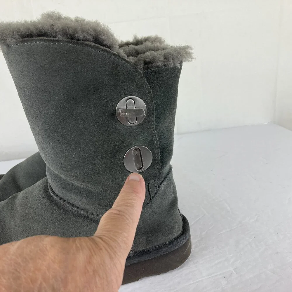UGG Womens Sz 6‎ Turnlock Short Gray Suede Sherpa Lined Winter Boots
